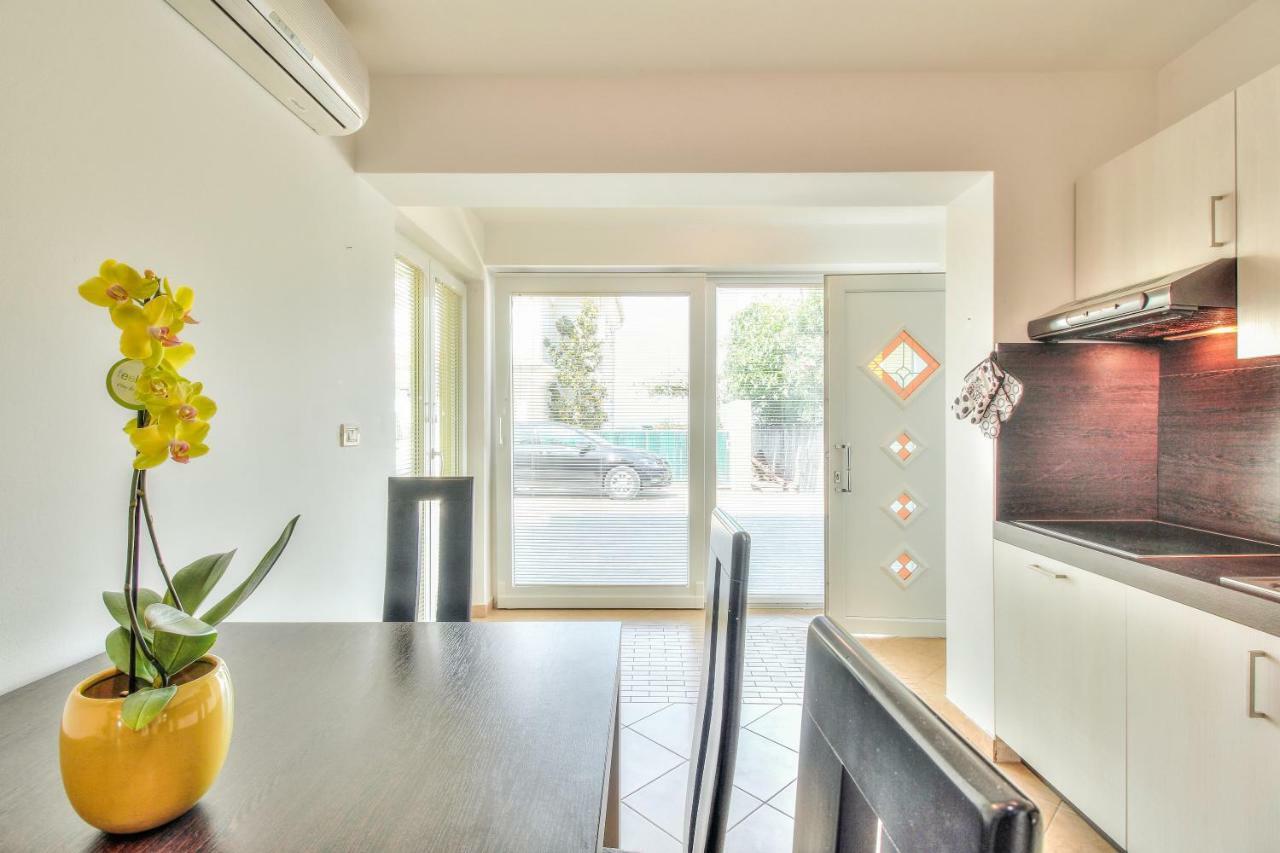Apartment Katarina Crveni Vrh Bagian luar foto