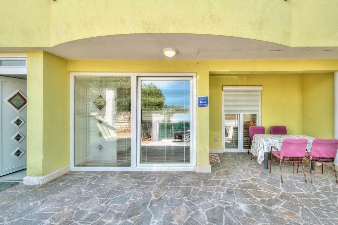Apartment Katarina Crveni Vrh Bagian luar foto