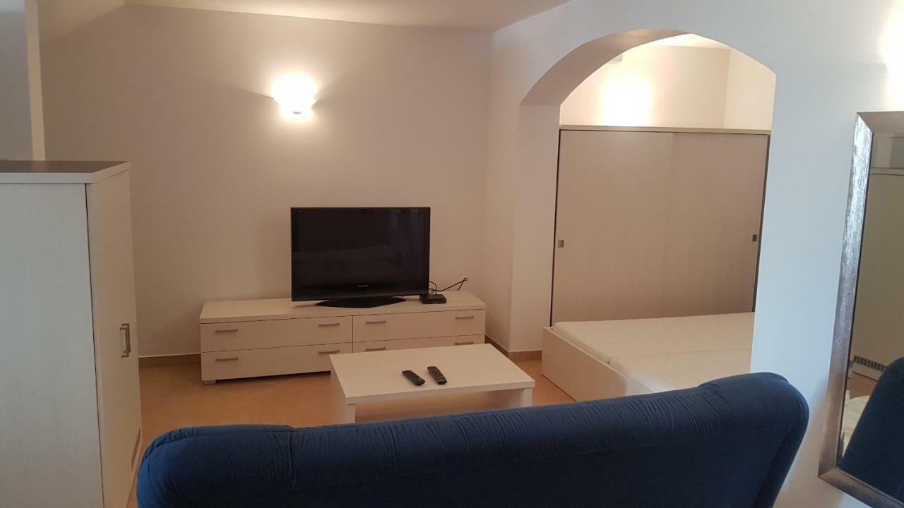Apartment Katarina Crveni Vrh Bagian luar foto